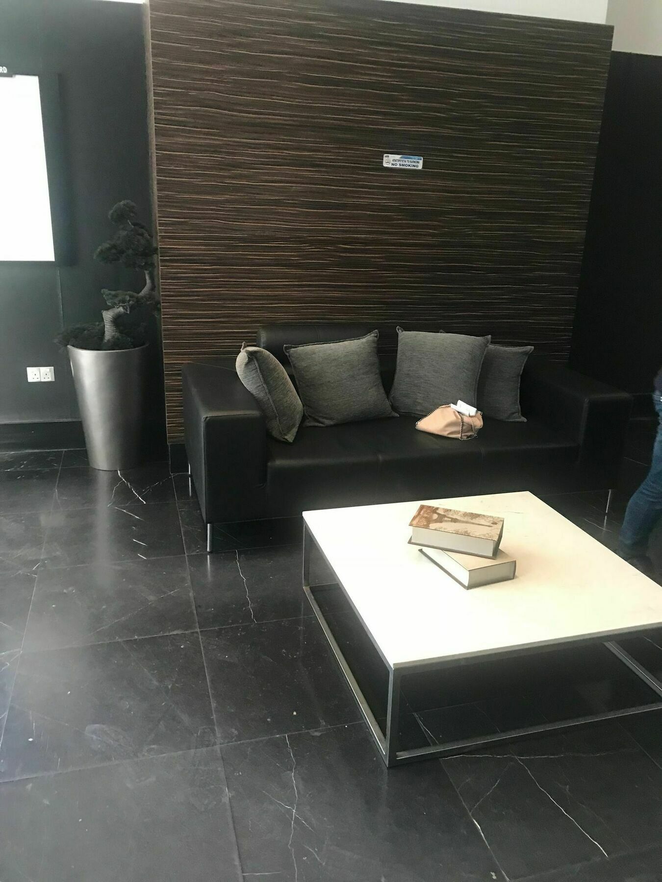 Finikoudes Luxury Apartments 라르나카 외부 사진