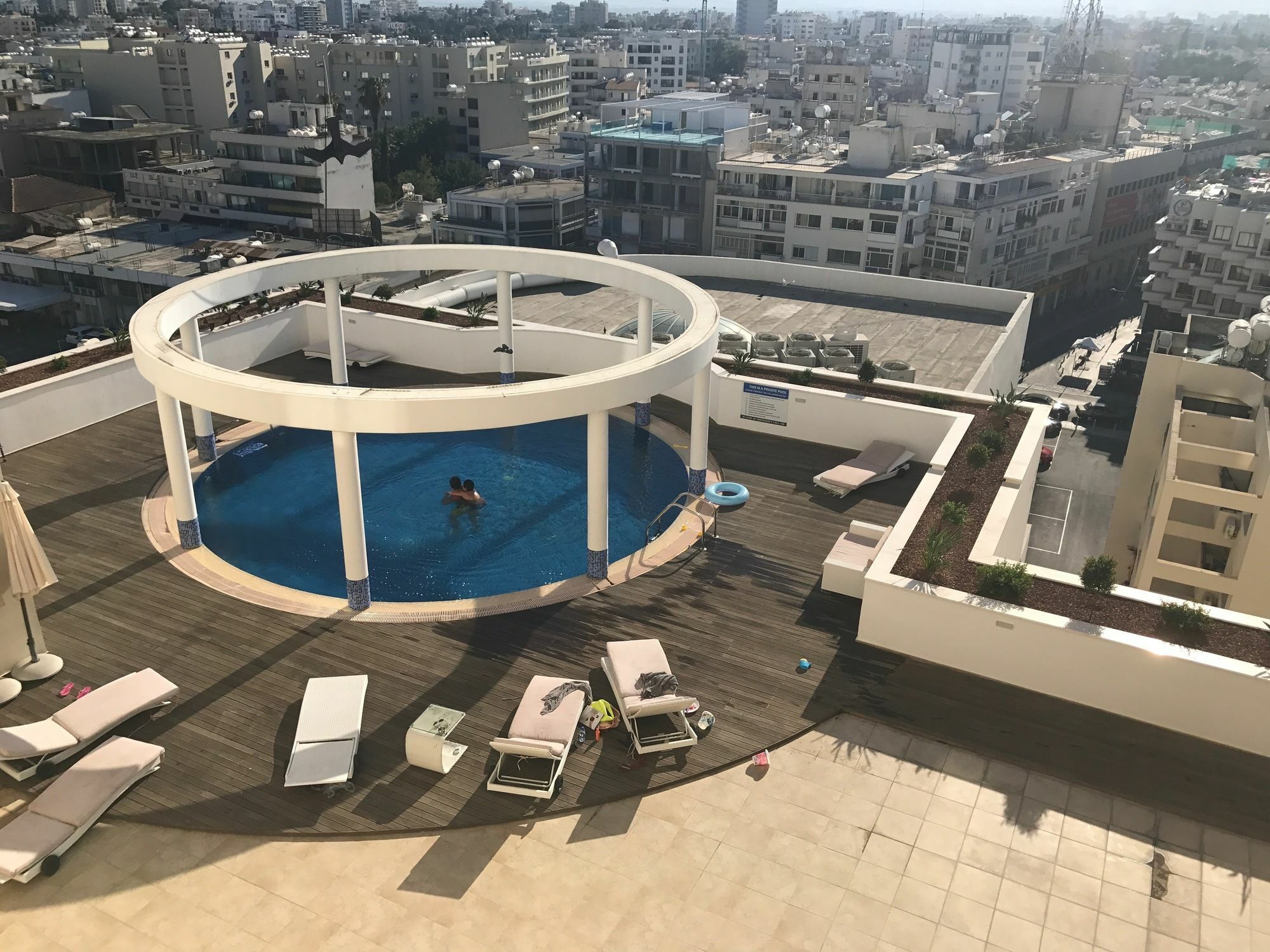 Finikoudes Luxury Apartments 라르나카 외부 사진