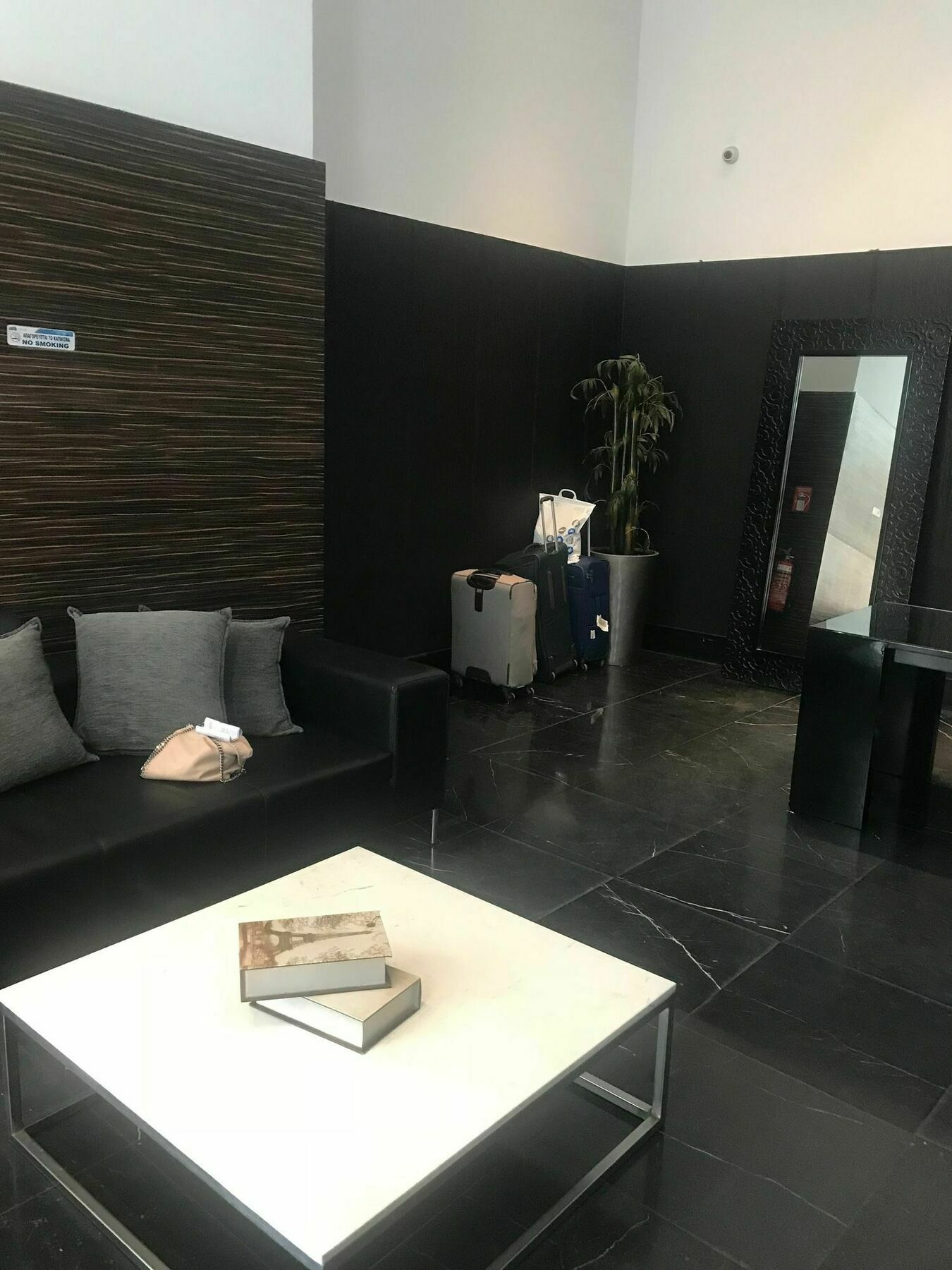 Finikoudes Luxury Apartments 라르나카 외부 사진