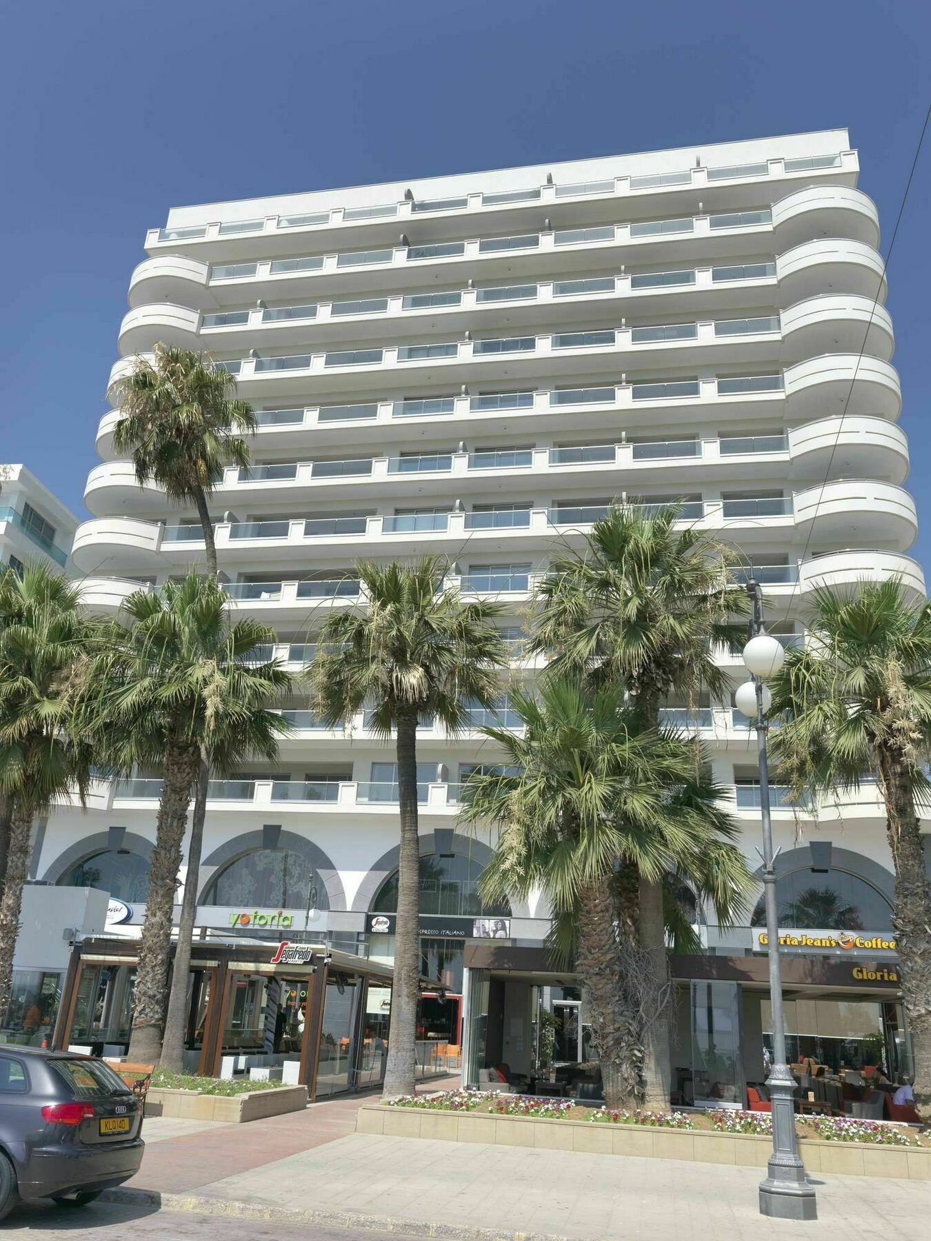 Finikoudes Luxury Apartments 라르나카 외부 사진