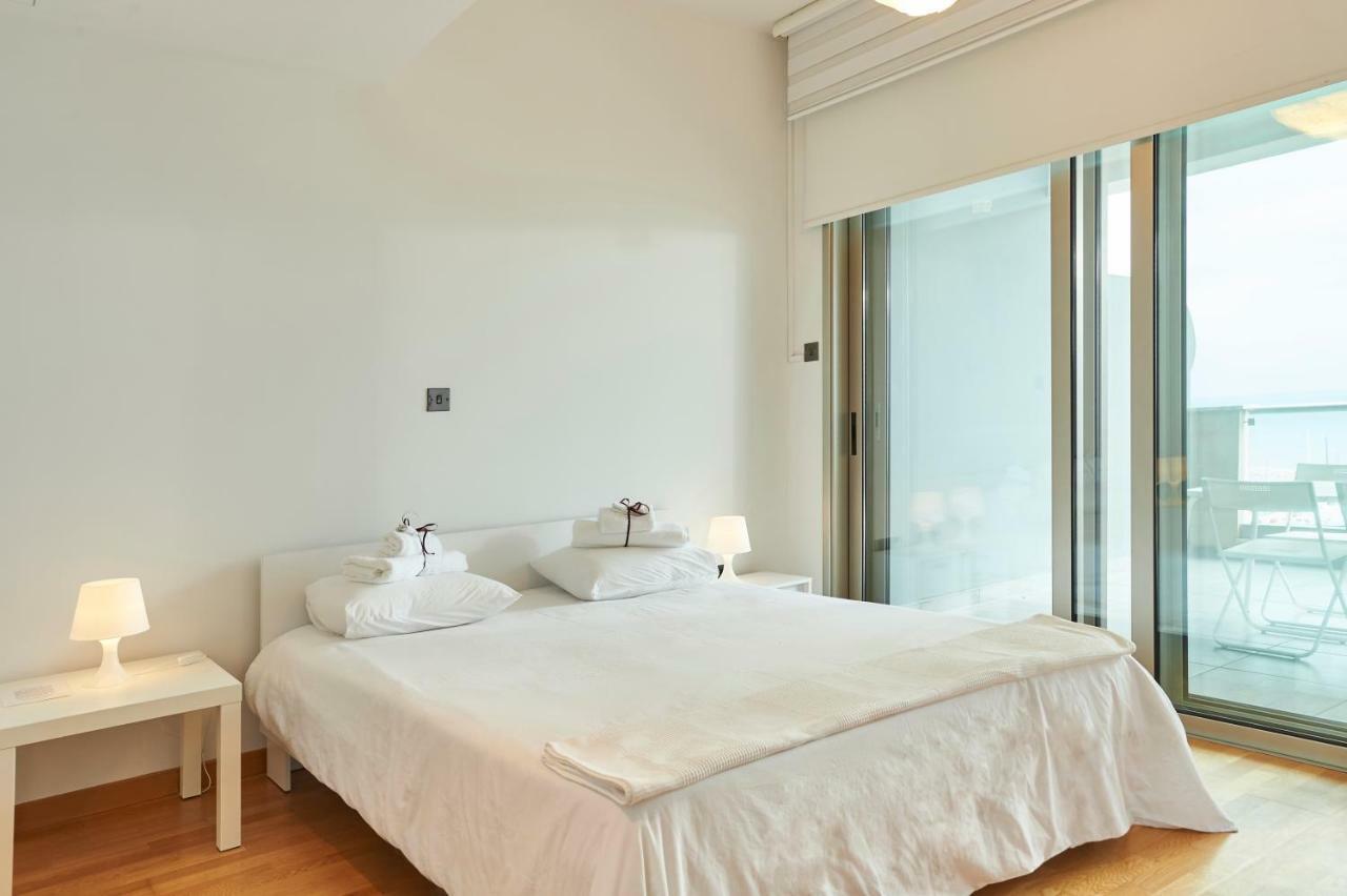 Finikoudes Luxury Apartments 라르나카 외부 사진