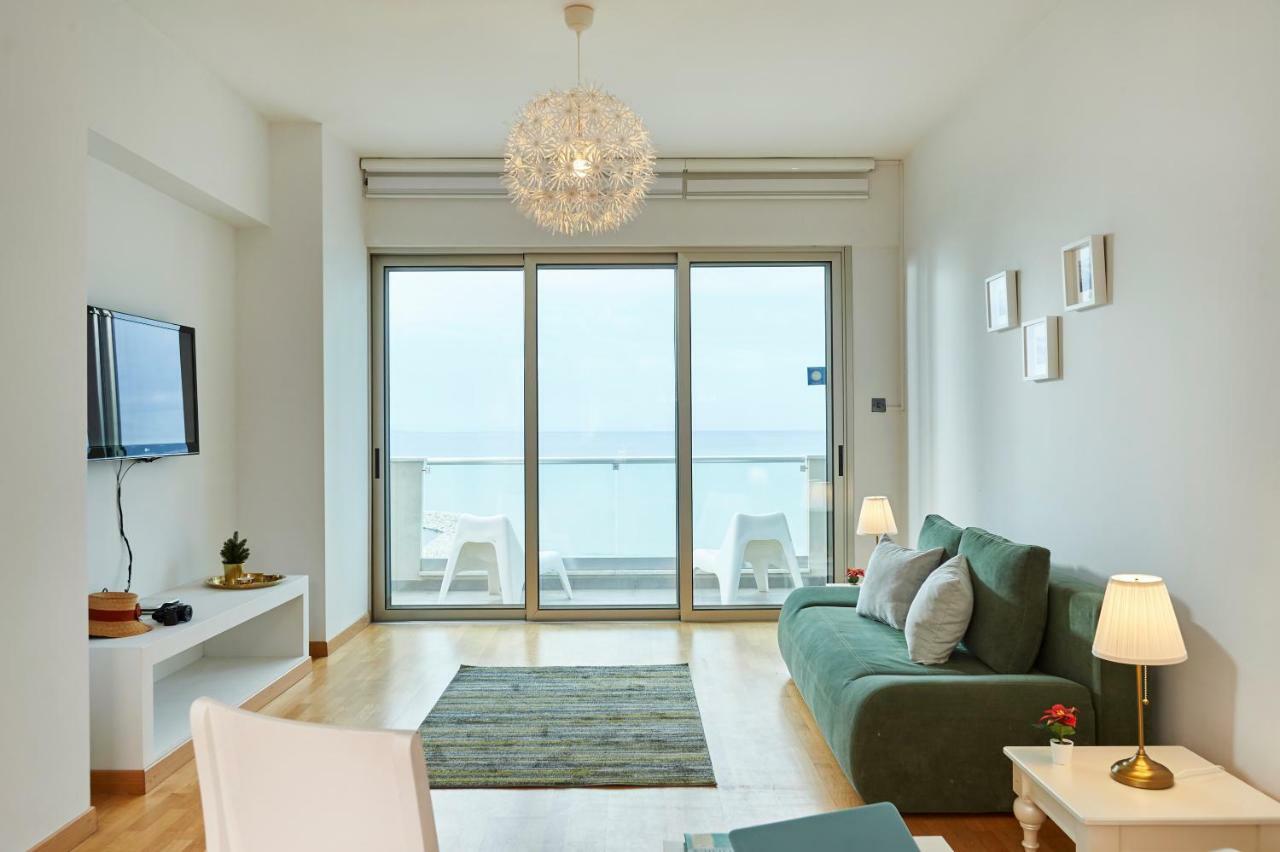 Finikoudes Luxury Apartments 라르나카 외부 사진