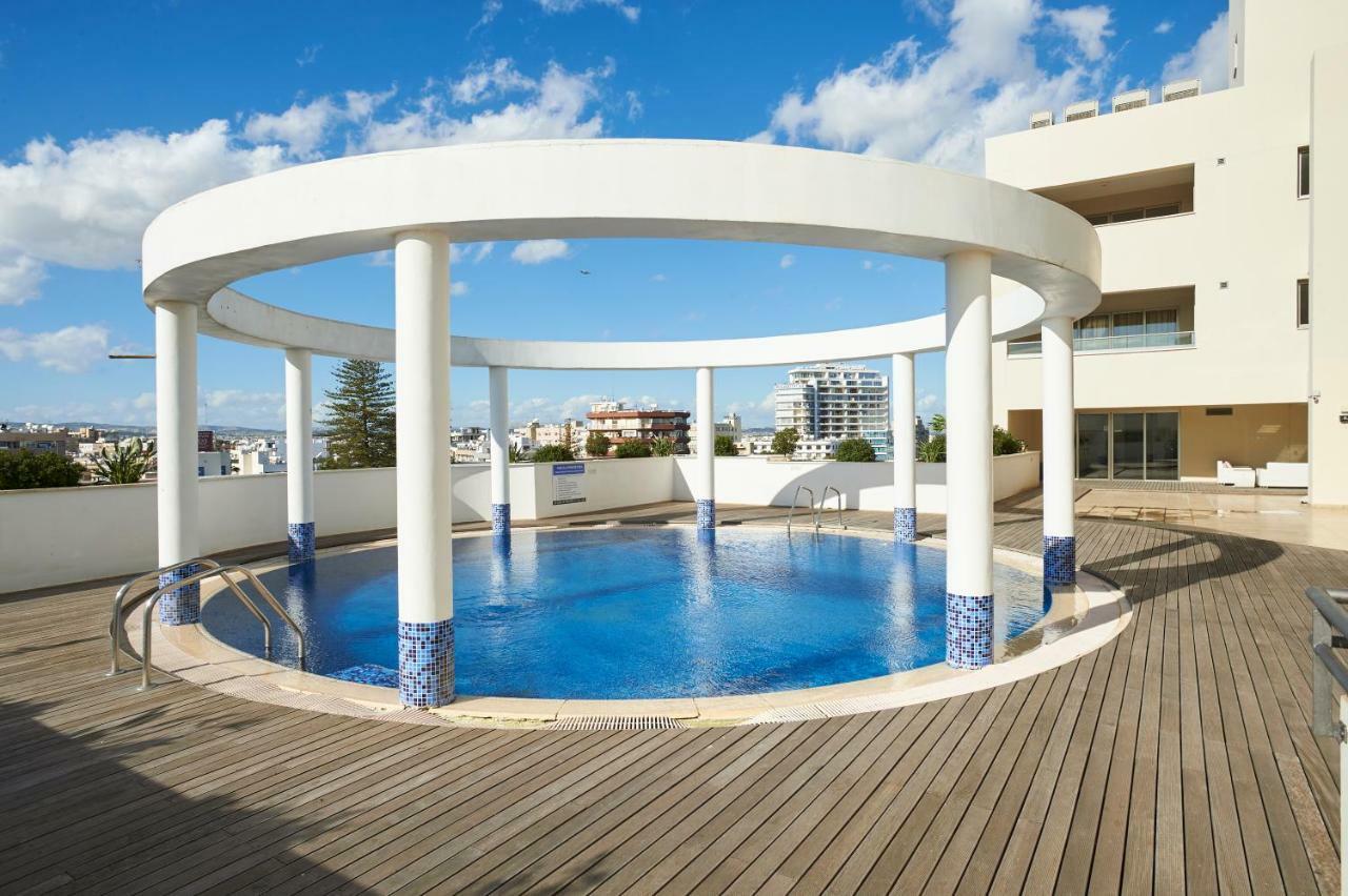 Finikoudes Luxury Apartments 라르나카 외부 사진