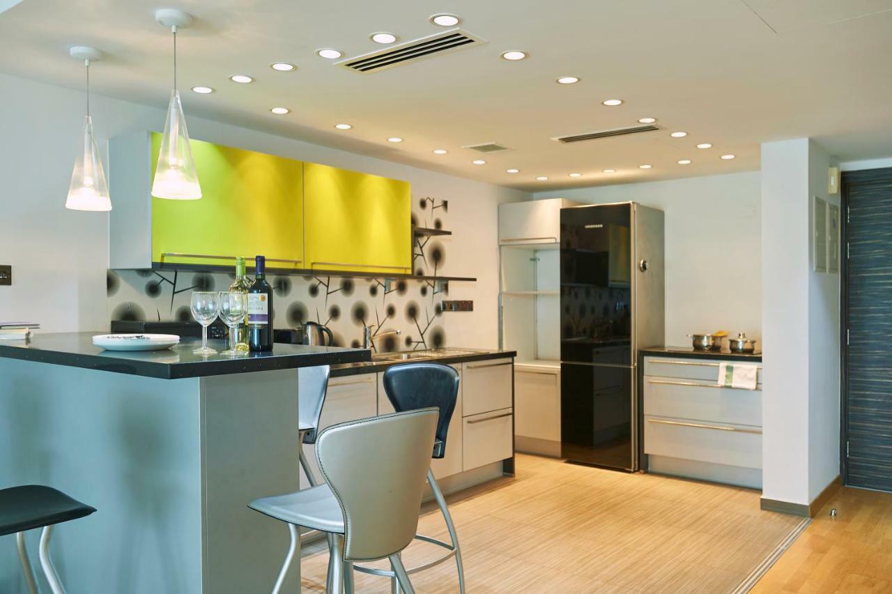 Finikoudes Luxury Apartments 라르나카 외부 사진