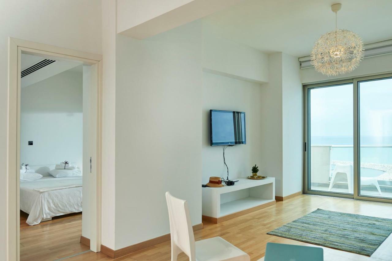 Finikoudes Luxury Apartments 라르나카 외부 사진