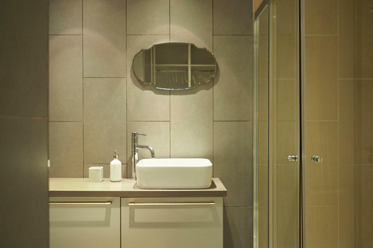 Finikoudes Luxury Apartments 라르나카 외부 사진