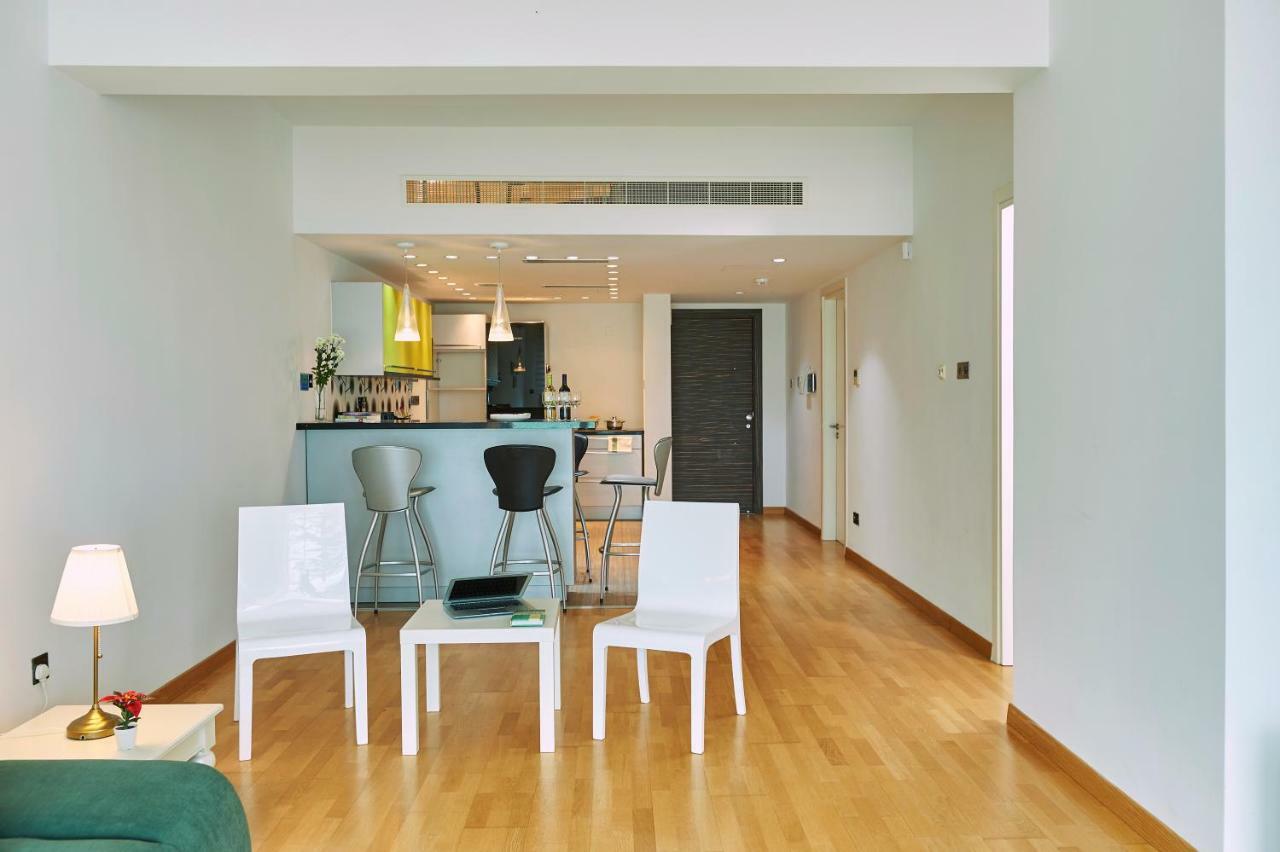 Finikoudes Luxury Apartments 라르나카 외부 사진