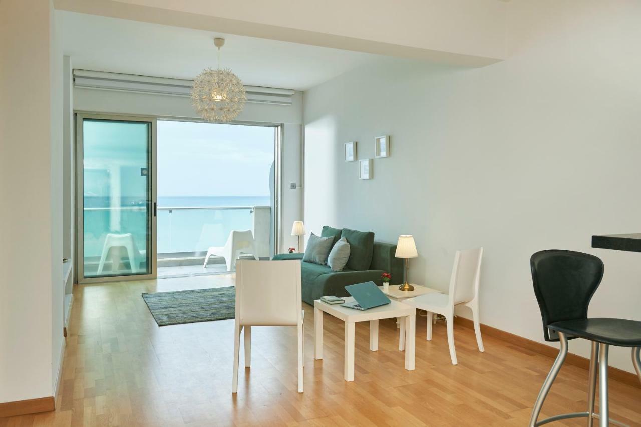 Finikoudes Luxury Apartments 라르나카 외부 사진