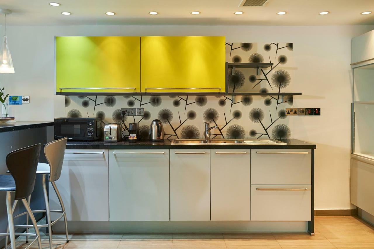 Finikoudes Luxury Apartments 라르나카 외부 사진