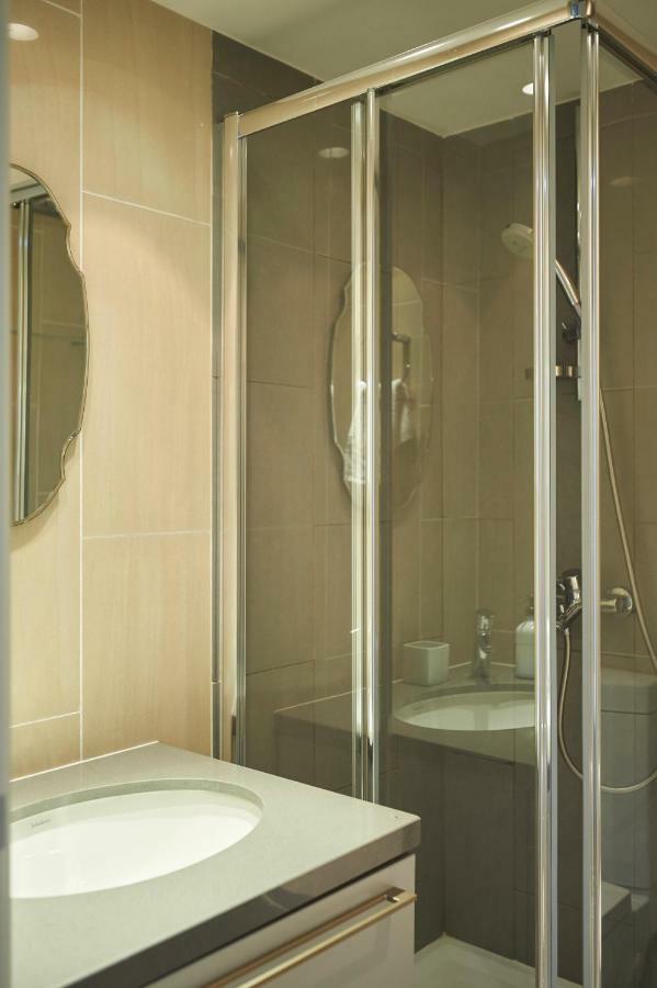 Finikoudes Luxury Apartments 라르나카 외부 사진